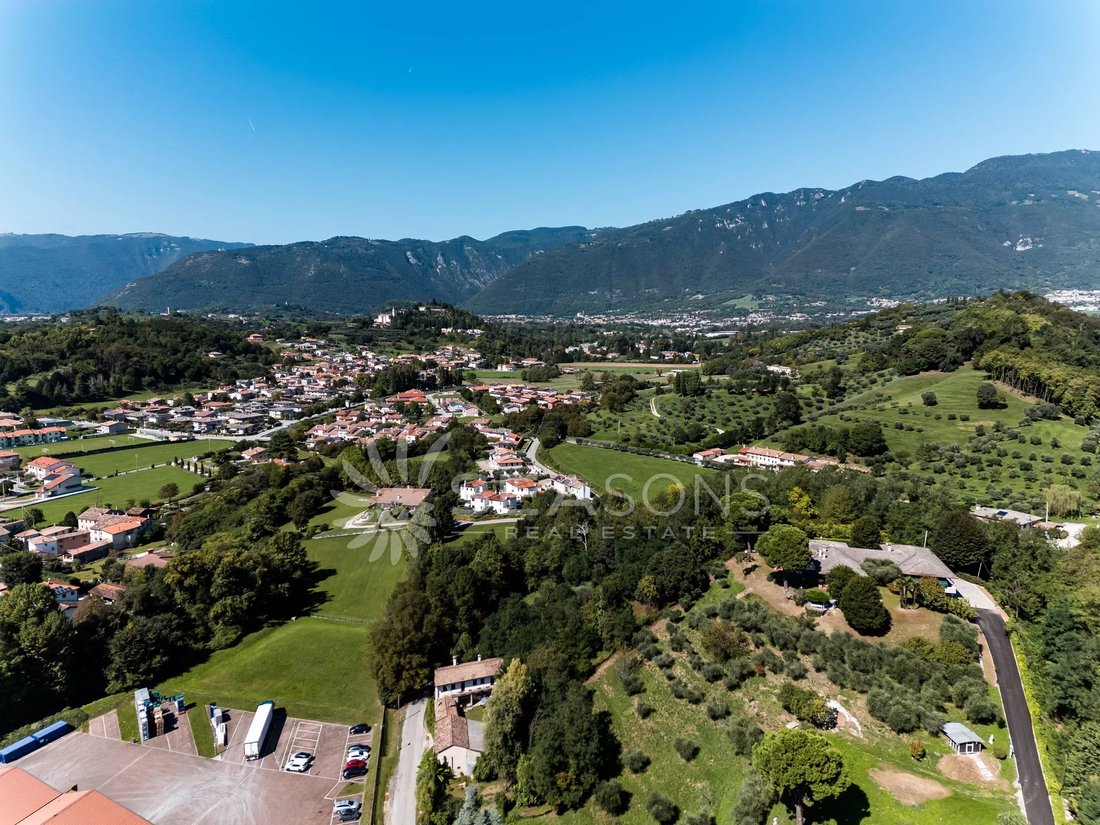 Villa in Bassano del Grappa, Veneto, Italy 4 - 16841247