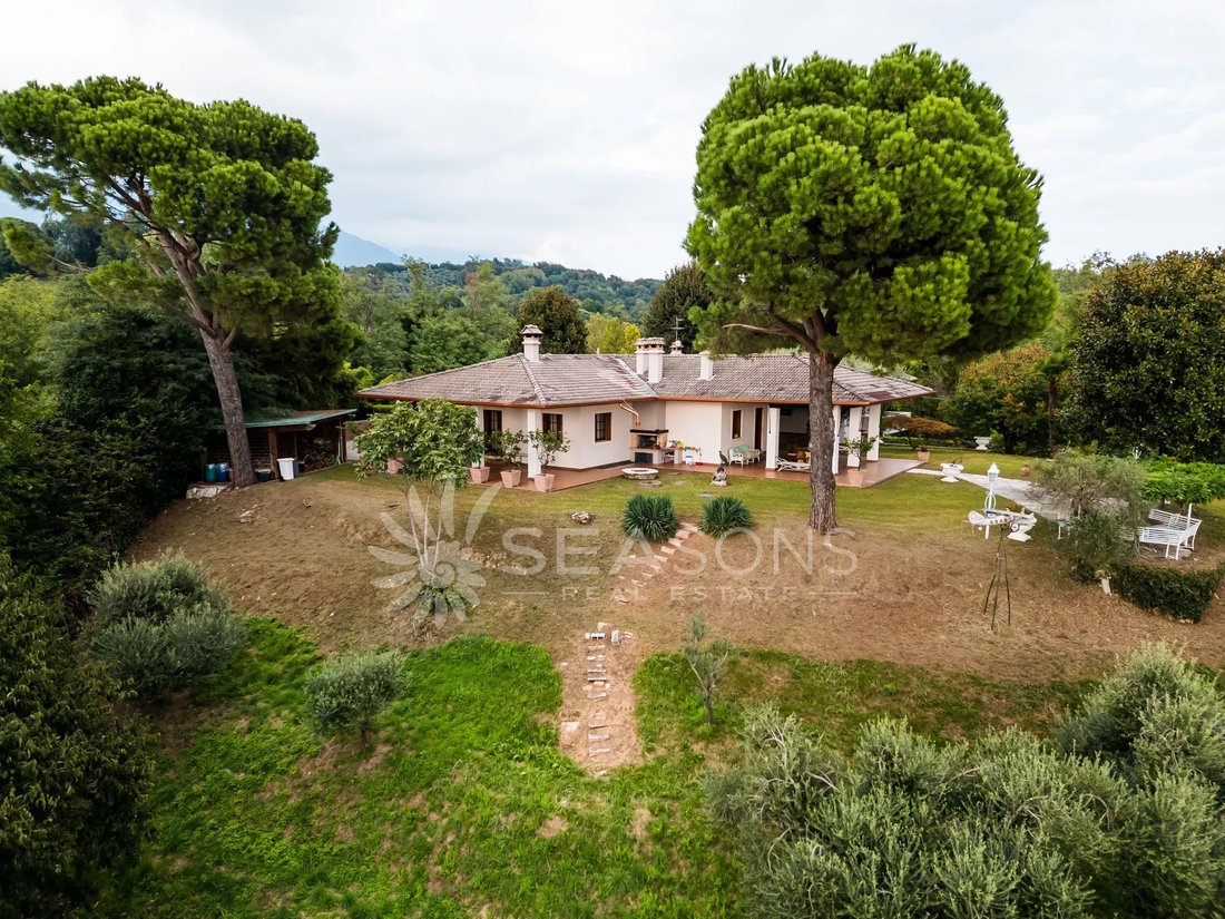 Villa in Bassano del Grappa, Veneto, Italy 3 - 16841247