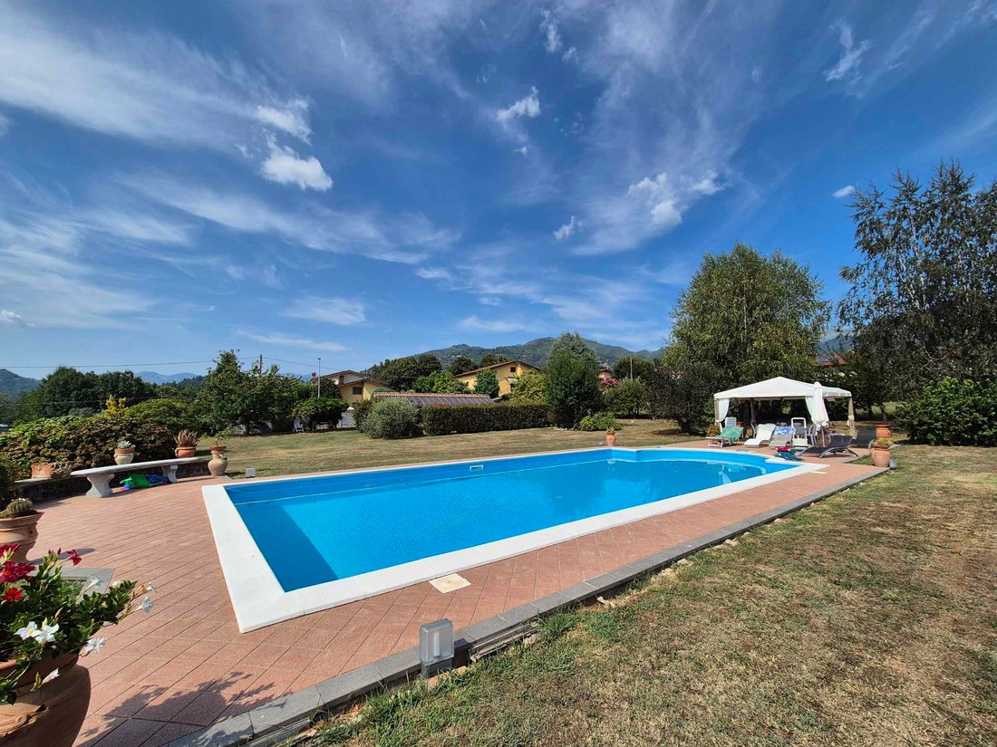 Villa in Barga, Tuscany, Italy 3 - 16841057