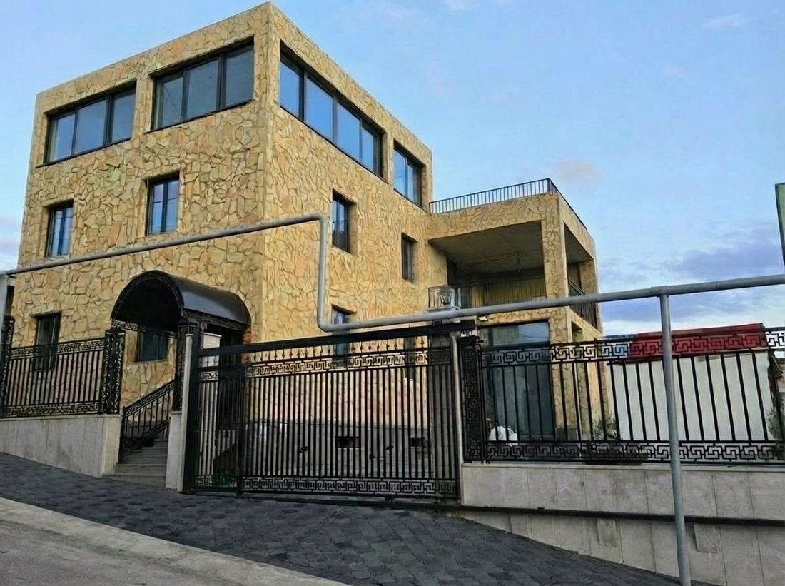 Villa in Tbilisi, Tbilisi, Georgia 1 - 15809850