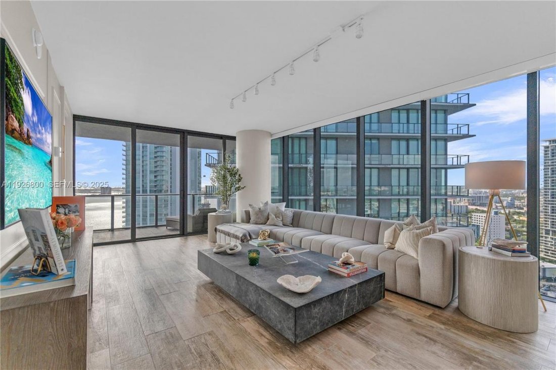Condo in Miami, Florida, United States 1 - 16843571