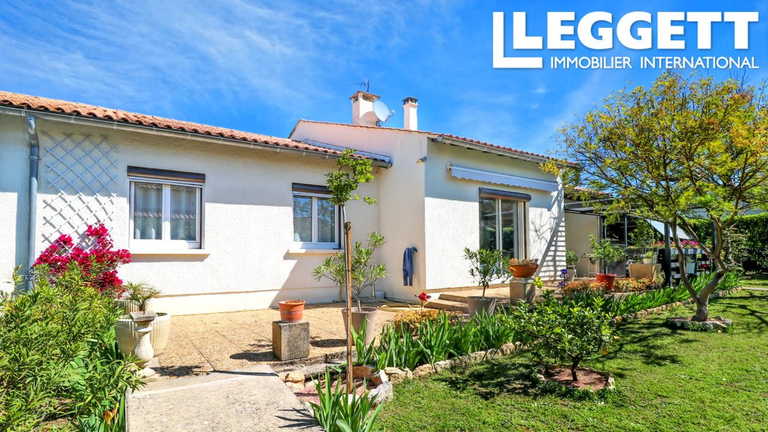 Villa in Uzès, Occitania, France 1 - 14329778