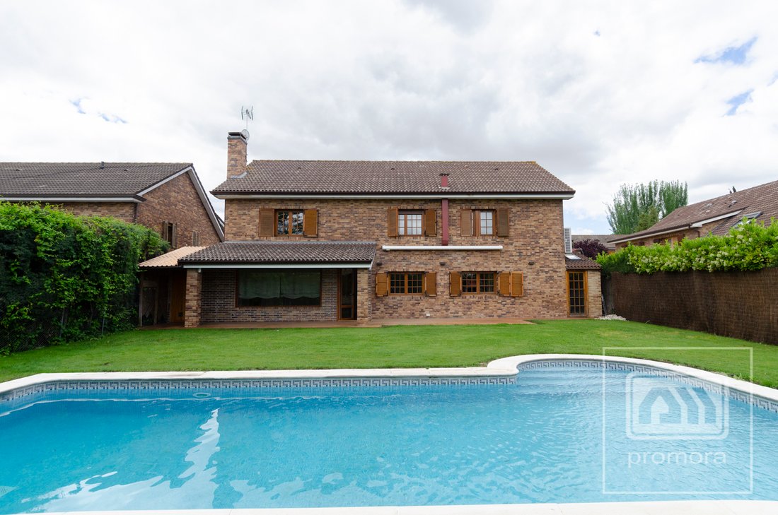 Villa in La Moraleja, Alcobendas, Comunidad de Madrid 1 - 16844231
