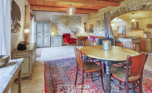 Luberon, Provence Magnificent 17th Century Castle With Agricultural Outbuildings And 84 Ha Of Wood