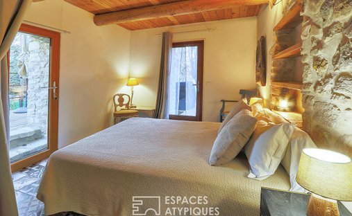 Luberon, Provence Magnificent 17th Century Castle With Agricultural Outbuildings And 84 Ha Of Wood