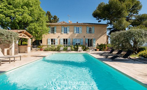 Castle for Sale in Manosque, Provence-Alpes-Côte d'Azur, France