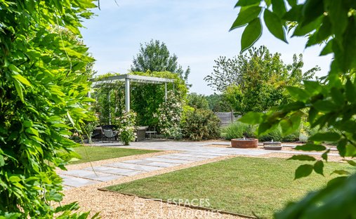 Spacious Property With Separate Guest Lodgings In Wooded Park Of 19 Acres, 15 Km From Blois.