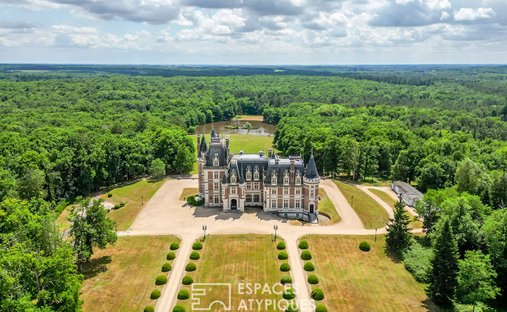 Spacious Property With Separate Guest Lodgings In Wooded Park Of 19 Acres, 15 Km From Blois.