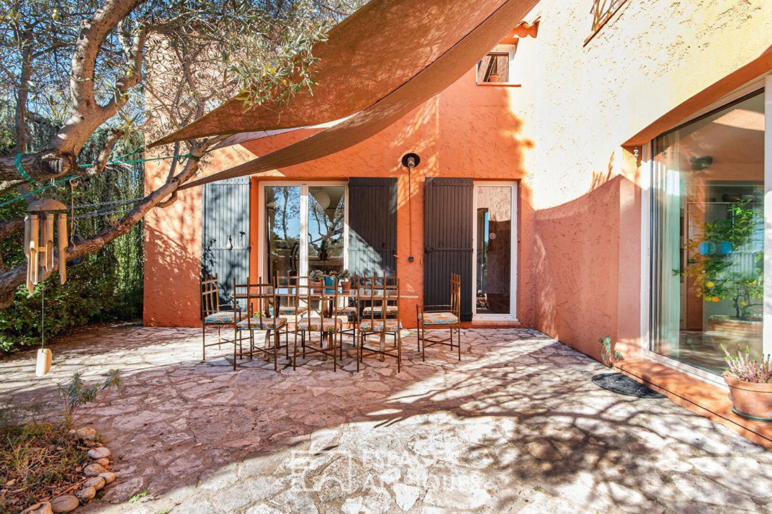 Villa in Villeneuve, Provence-Alpes-Côte d'Azur, France 4 - 16844213