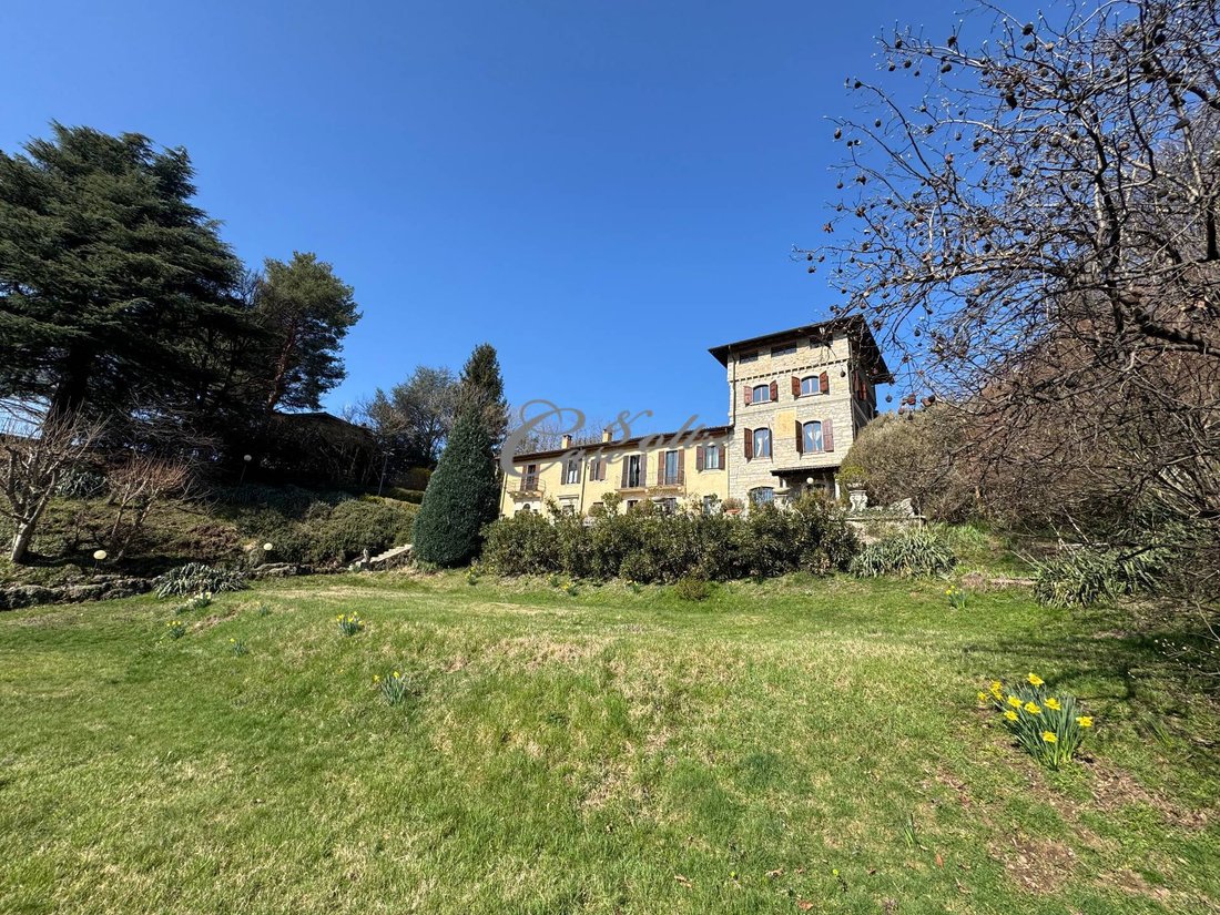 Villa in Sagnino-Tavernola-Monte Olimpino, Como, Lombardy 3 - 16847107