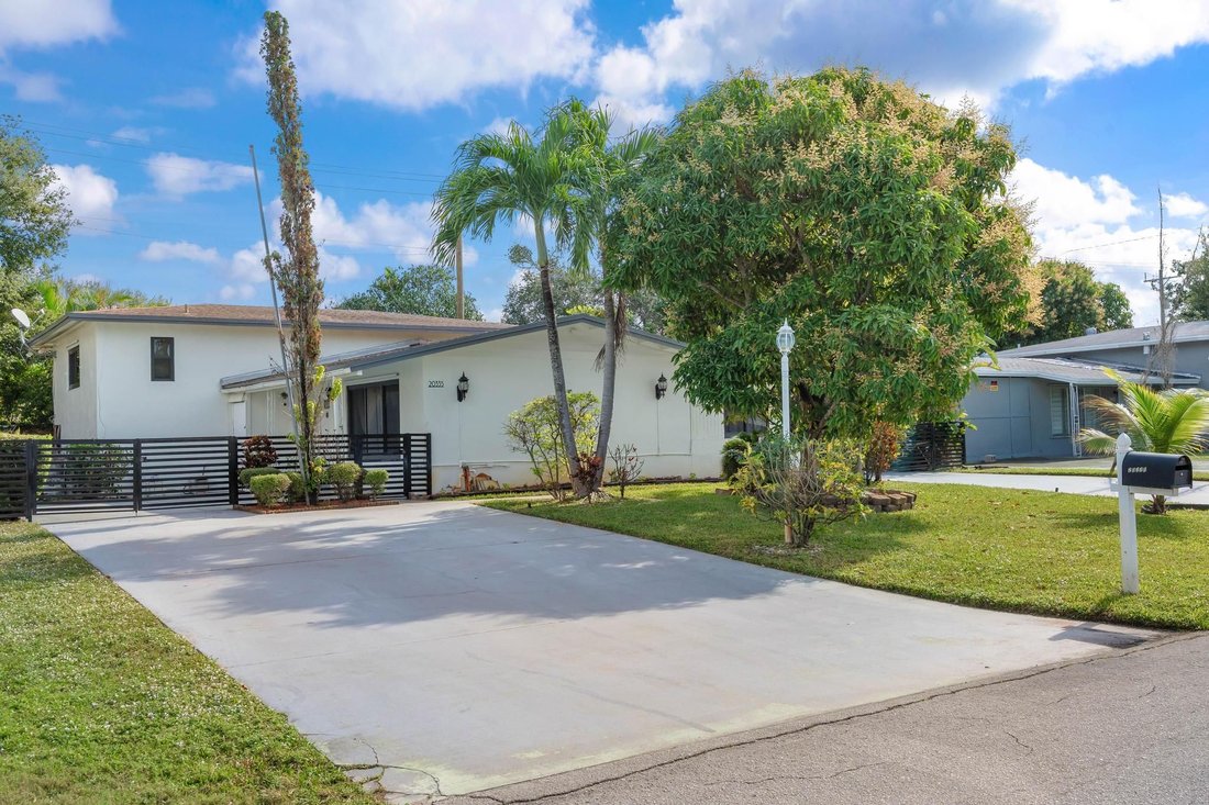 North Miami Beach, Florida, United States 2 - 16848536