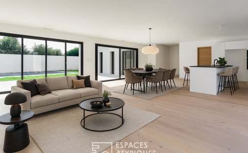 Early 20th Century Character Château In The Heart Of The Quercy Blanc