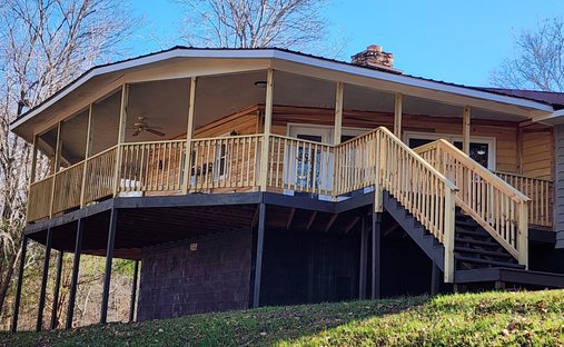 House in Linden, Tennessee, United States 1