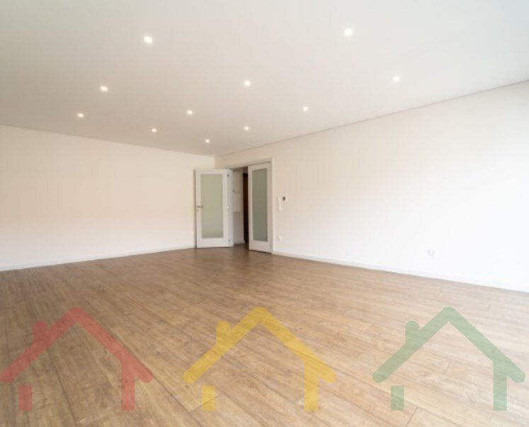 Apartment in Cedofeita, Santo Ildefonso, Se, Miragaia, Sao Nicolau e Vitoria, Porto District, Portugal 4 - 12739667