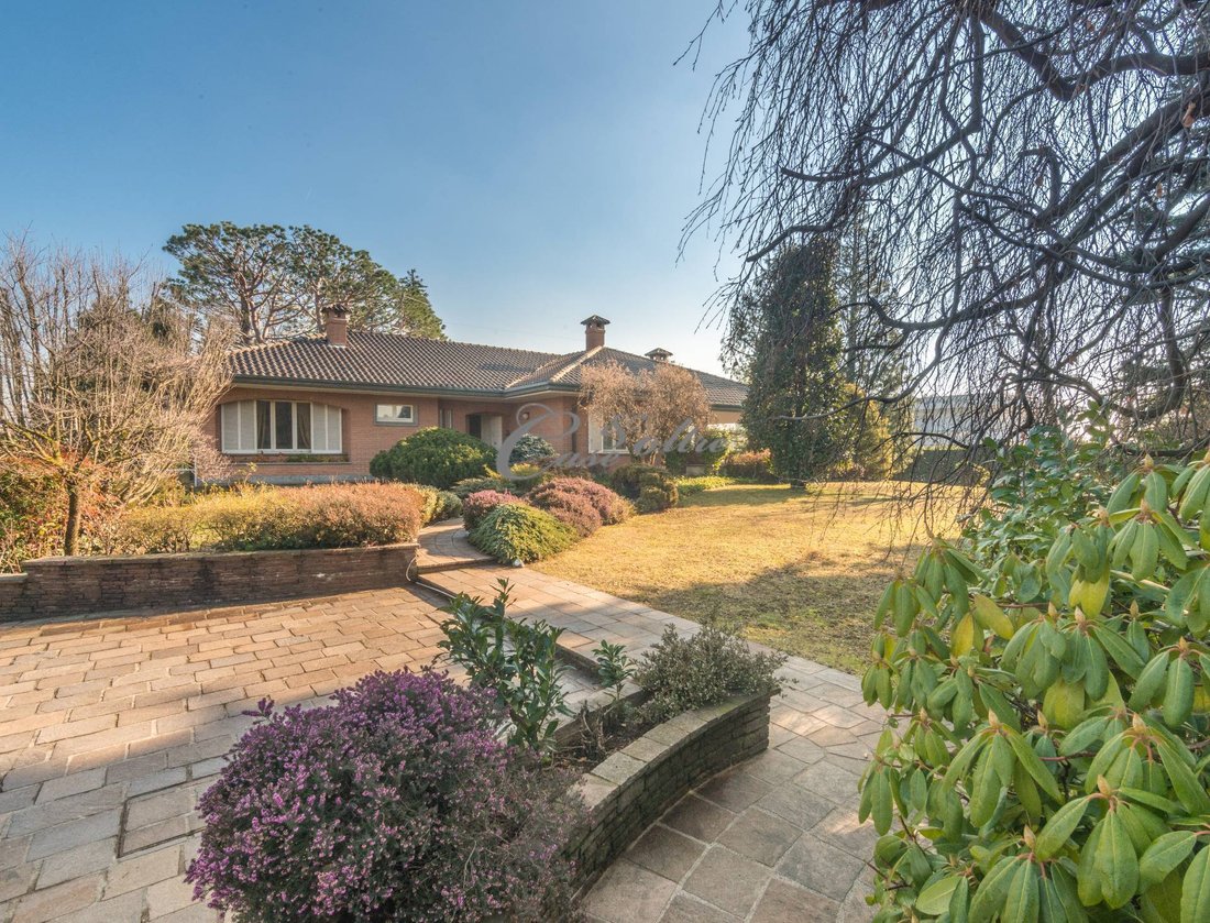 Villa in Fenegro, Lombardy, Italy 4 - 16847100