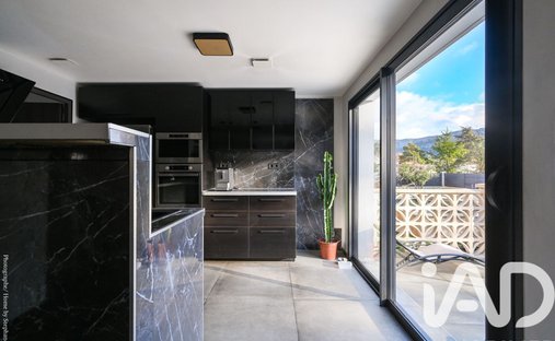 Castle for Sale in Plan-d'Aups-Sainte-Baume, Provence-Alpes-Côte d'Azur, France