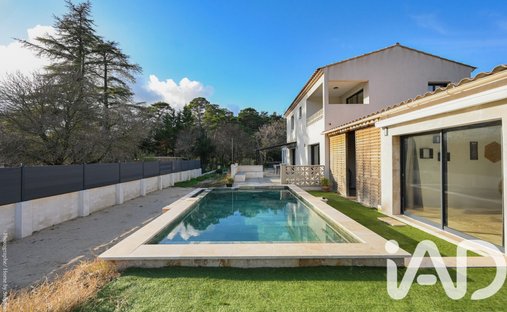 Castle for Sale in Plan-d'Aups-Sainte-Baume, Provence-Alpes-Côte d'Azur, France - 4