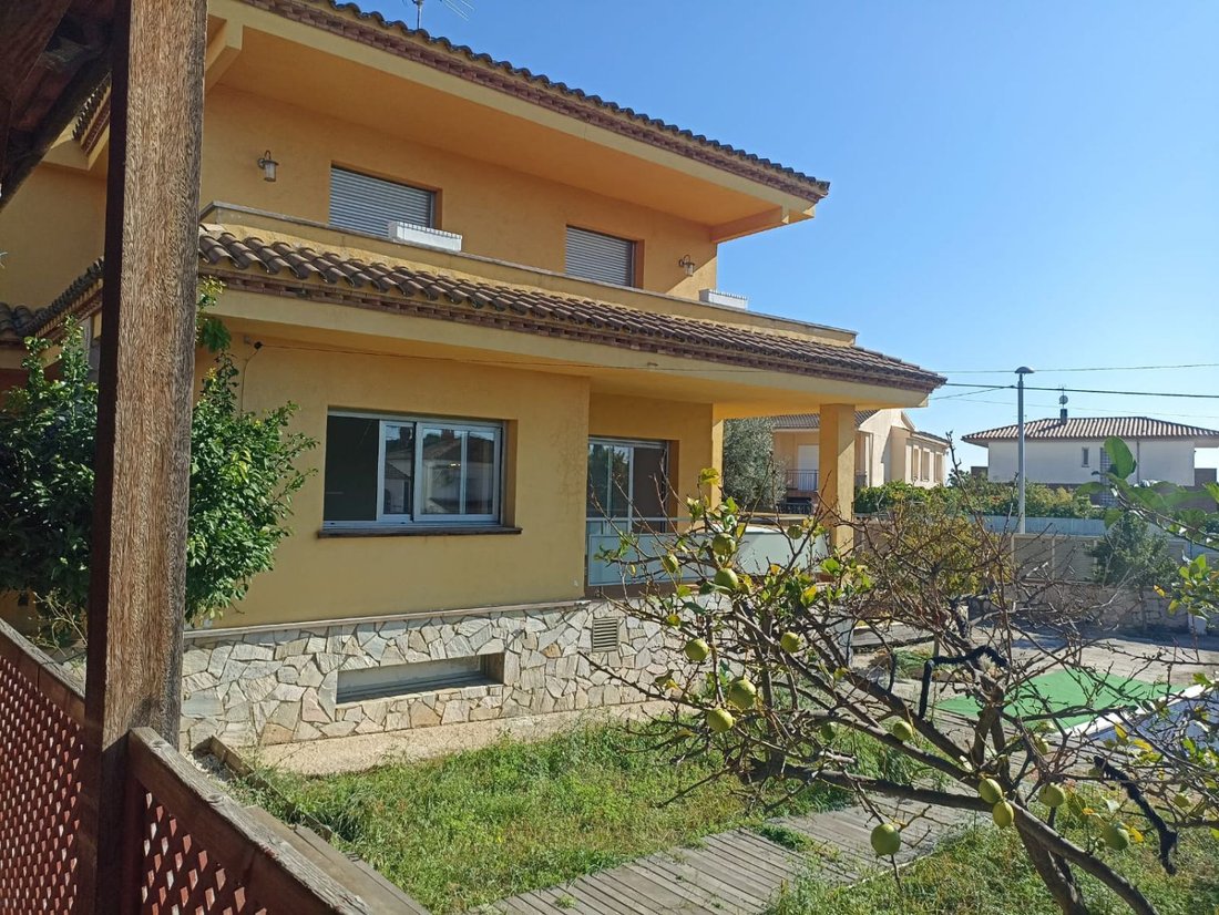 Chalet in Pineda de Mar, Catalonia, Spain 2 - 16851113