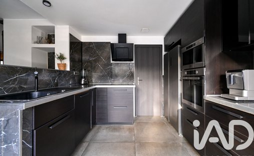 Castle for Sale in Plan-d'Aups-Sainte-Baume, Provence-Alpes-Côte d'Azur, France