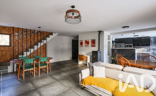 Castle for Sale in Plan-d'Aups-Sainte-Baume, Provence-Alpes-Côte d'Azur, France