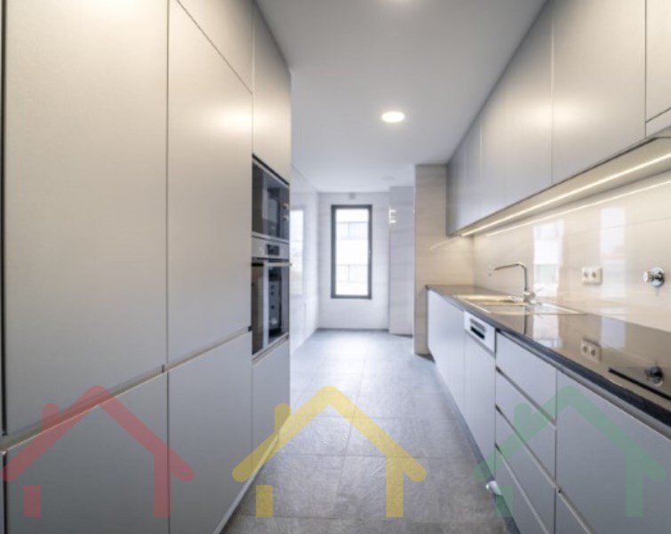Apartment in Cedofeita, Santo Ildefonso, Se, Miragaia, Sao Nicolau e Vitoria, Porto District, Portugal 5 - 12739667