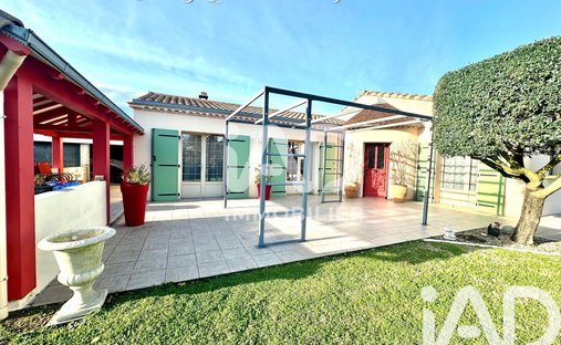 House in Sud Est, Saujon, France 1