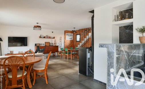 Castle for Sale in Plan-d'Aups-Sainte-Baume, Provence-Alpes-Côte d'Azur, France