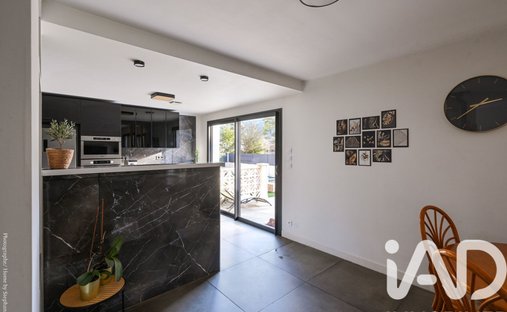 Castle for Sale in Plan-d'Aups-Sainte-Baume, Provence-Alpes-Côte d'Azur, France