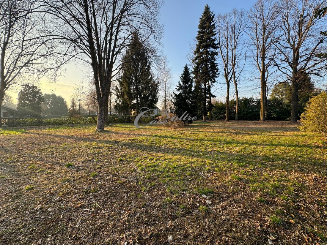 Land in Carimate, Lombardy, Italy 1 - 16847086