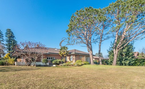 Villa in Fenegrò, Lombardei, Italien 1