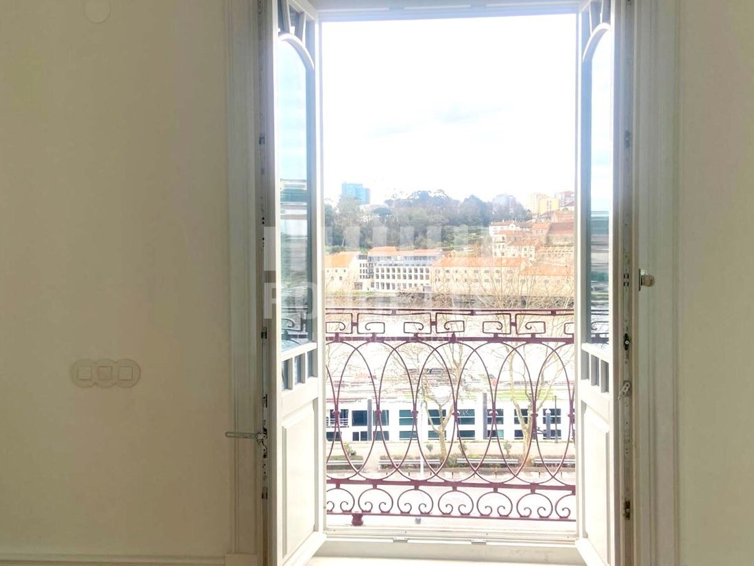 Apartment in Cedofeita, Santo Ildefonso, Se, Miragaia, Sao Nicolau e Vitoria, Porto District, Portugal 2 - 14478392