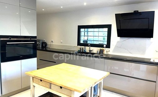 Castle for Sale in Aubagne, Provence-Alpes-Côte d'Azur, France