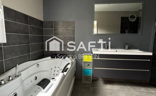 Chateau In Provence With Guest House And 13 Ha Land