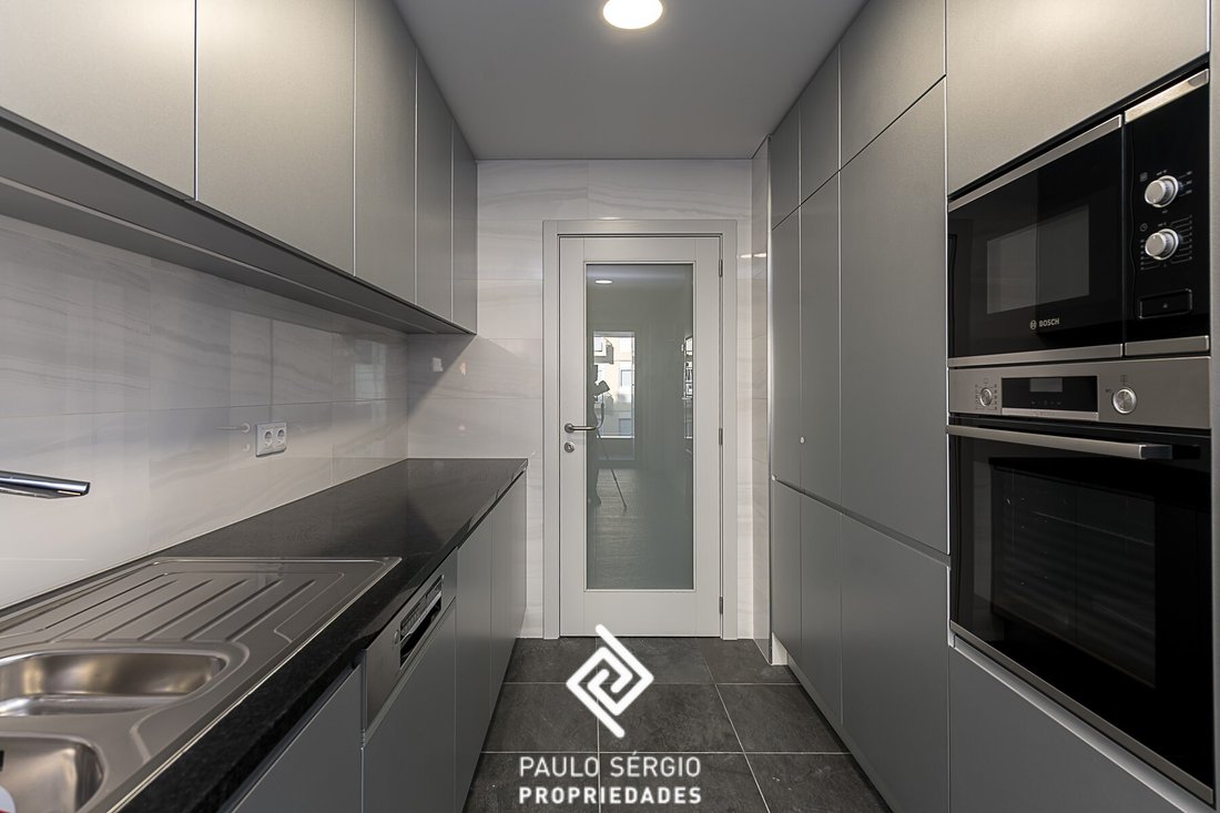 Apartment in Cedofeita, Santo Ildefonso, Se, Miragaia, Sao Nicolau e Vitoria, Porto District, Portugal 3 - 13766257