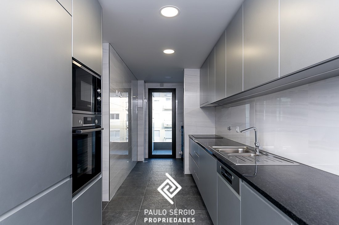Apartment in Cedofeita, Santo Ildefonso, Se, Miragaia, Sao Nicolau e Vitoria, Porto District, Portugal 1 - 13766257