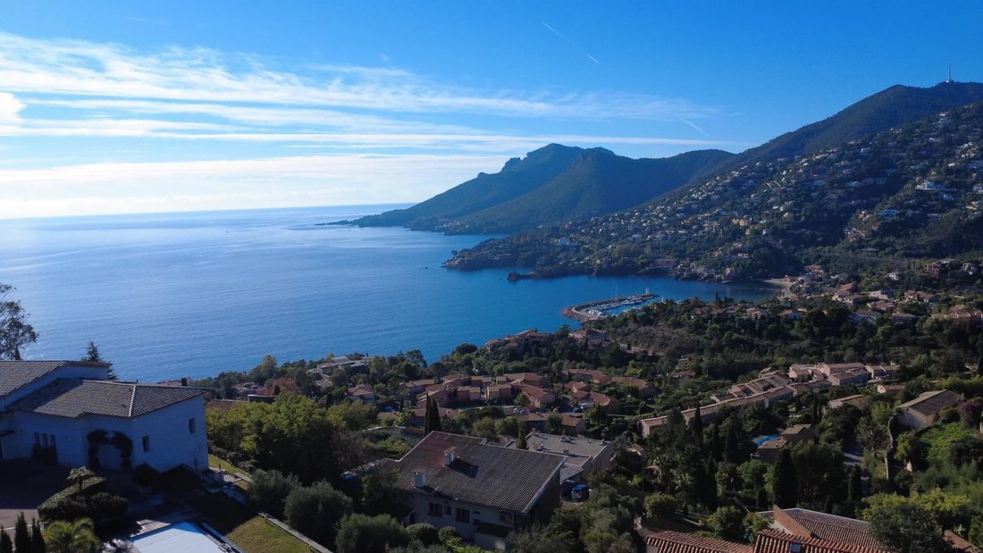 House in Théoule-sur-Mer, Provence-Alpes-Côte d'Azur, France 3 - 16852363