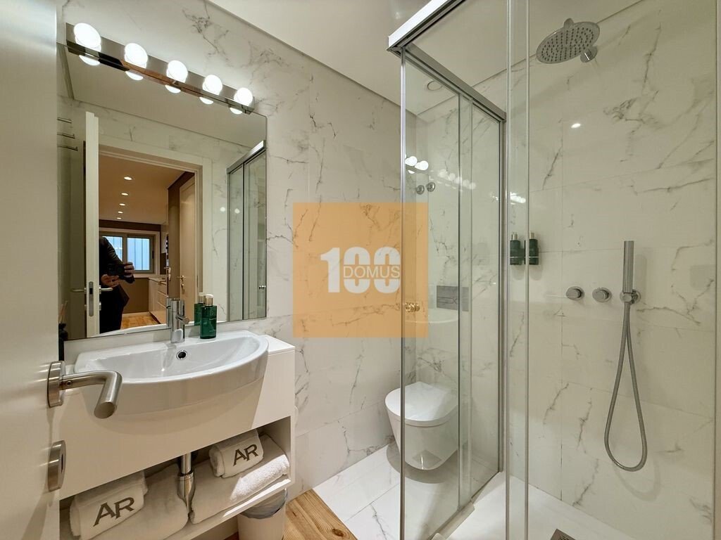 Apartment in Cedofeita, Santo Ildefonso, Se, Miragaia, Sao Nicolau e Vitoria, Porto District, Portugal 5 - 16255452