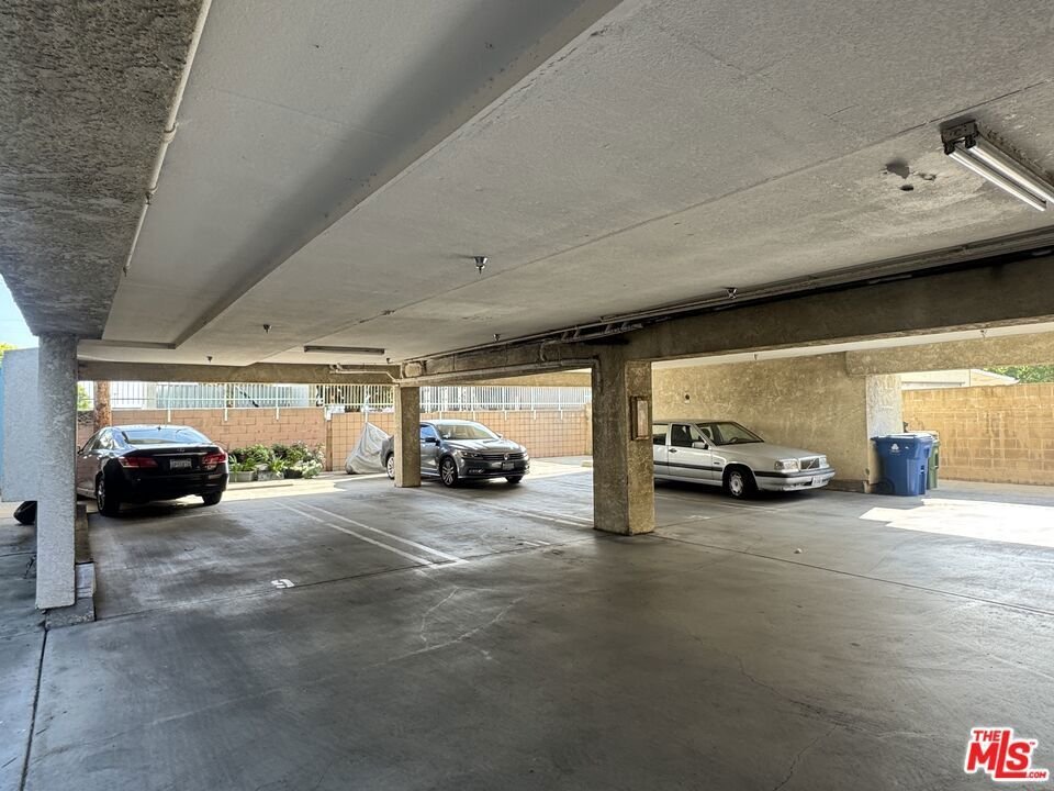 Los Angeles, California, United States 3 - 16847737