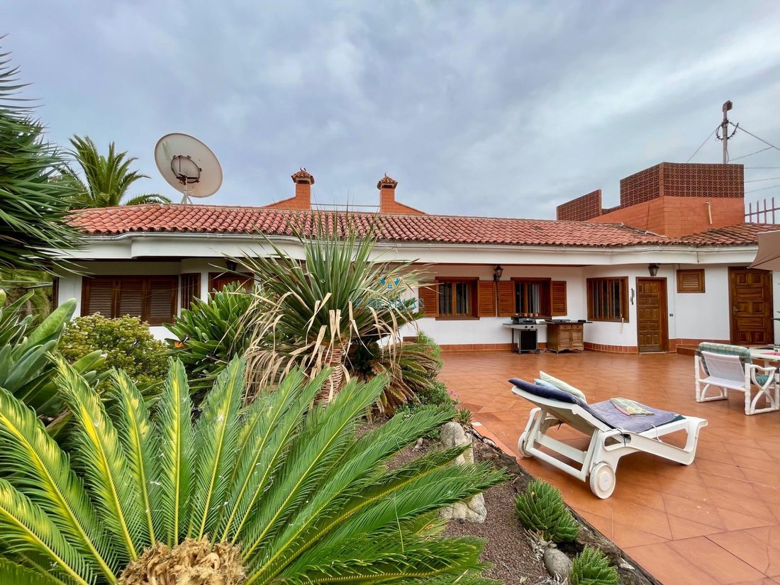 Chalet in Santa Brigida, Canary Islands, Spain 4 - 16851434