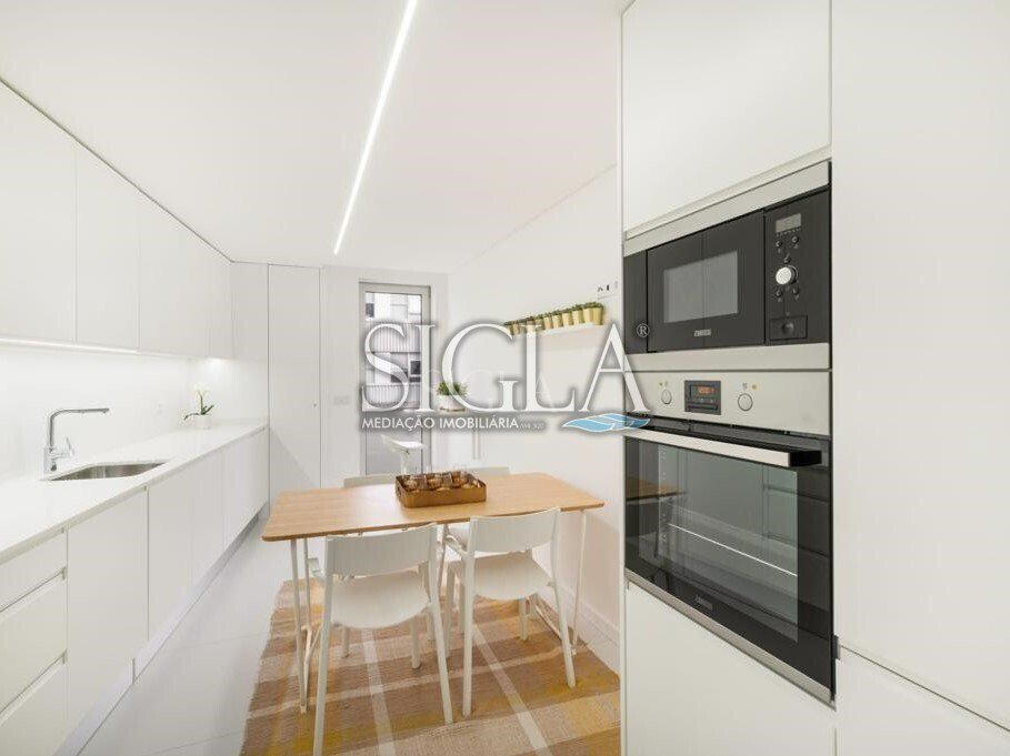 Apartment in Cedofeita, Santo Ildefonso, Se, Miragaia, Sao Nicolau e Vitoria, Porto District, Portugal 2 - 16845242