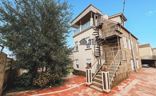 House in Vigo (District), Vigo, Spain 1