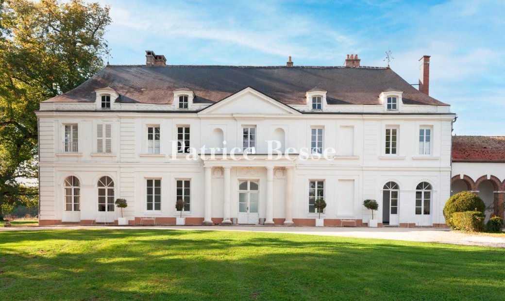 Castle for Sale in Auxerre, Bourgogne-Franche-Comté, France