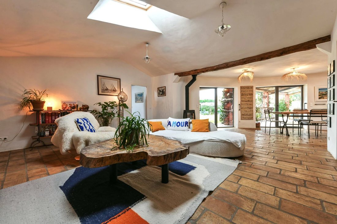 Estate in Uzès, Occitania, France 3 - 16845002