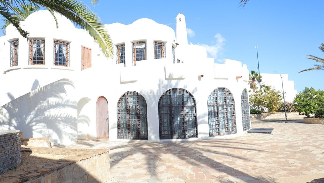 Chalet in la Vila Joiosa / Villajoyosa, Valencian Community, Spain 4 - 16851380