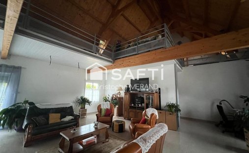 Vienne Department (86) 19th And 20th Century Chateau 345 Acres Of Land