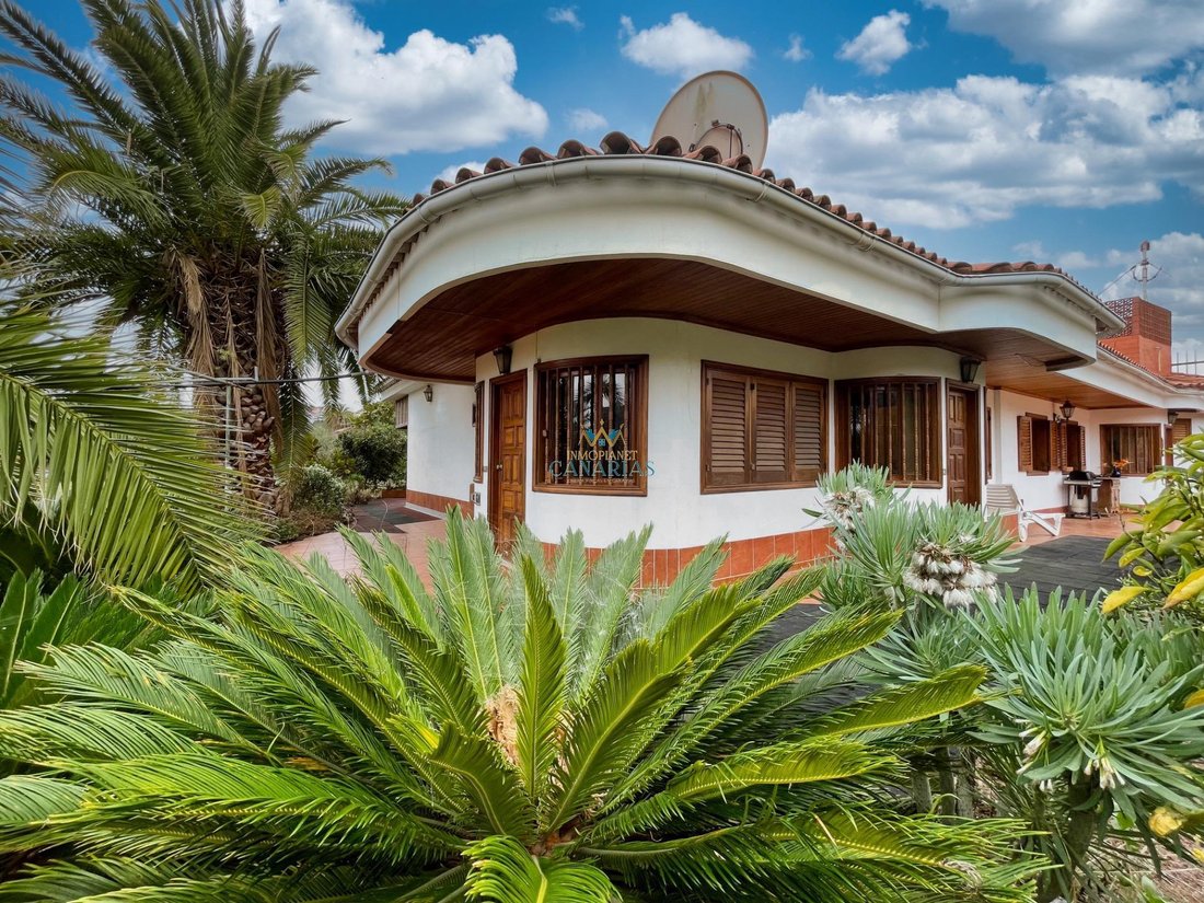Chalet in Santa Brigida, Canary Islands, Spain 2 - 16851434