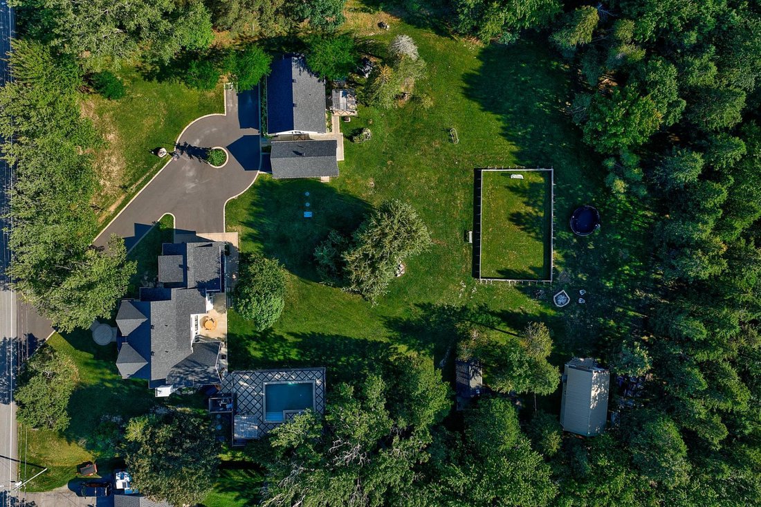 House in Mont-Saint-Hilaire, Quebec, Canada 4 - 16850113