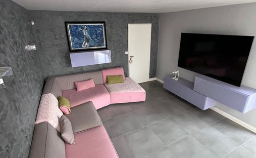 Splendid 19th Century Château, Renovated And Full Of Timeless Charm, Located Just Outside Bordeaux