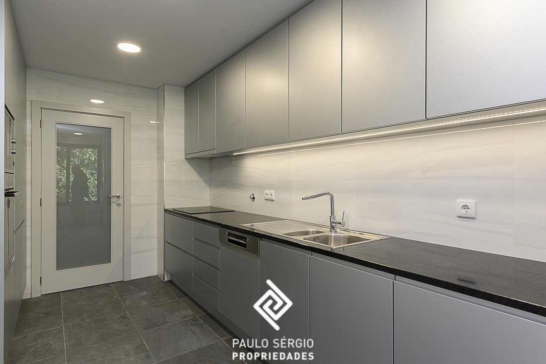 Apartment in Cedofeita, Santo Ildefonso, Se, Miragaia, Sao Nicolau e Vitoria, Porto District, Portugal 1 - 13766237