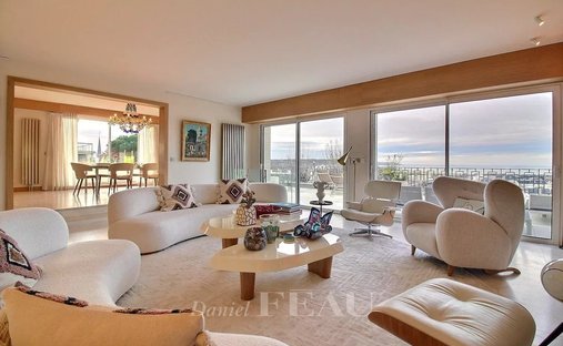 Manor House And Its Annexes Near Deauville